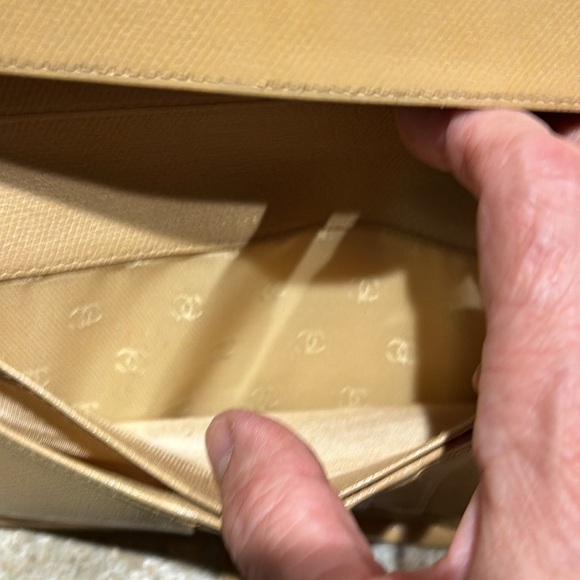 Chanel Long Wallet in a dark vanilla color - Picture 8 of 13
